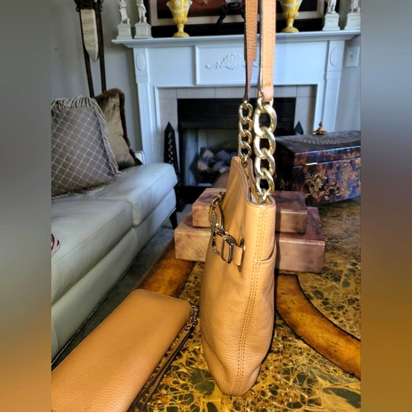 🟠LOW START🟠Michael Kors Crossbody and wallet set - Picture 7 of 16